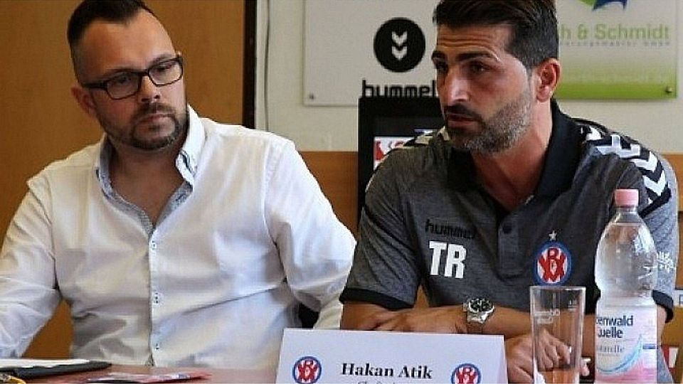 Hakan Atik ist nicht mehr länger Trainer beim VfR Mannheim. Links Sven Wolf.   Foto: VfR