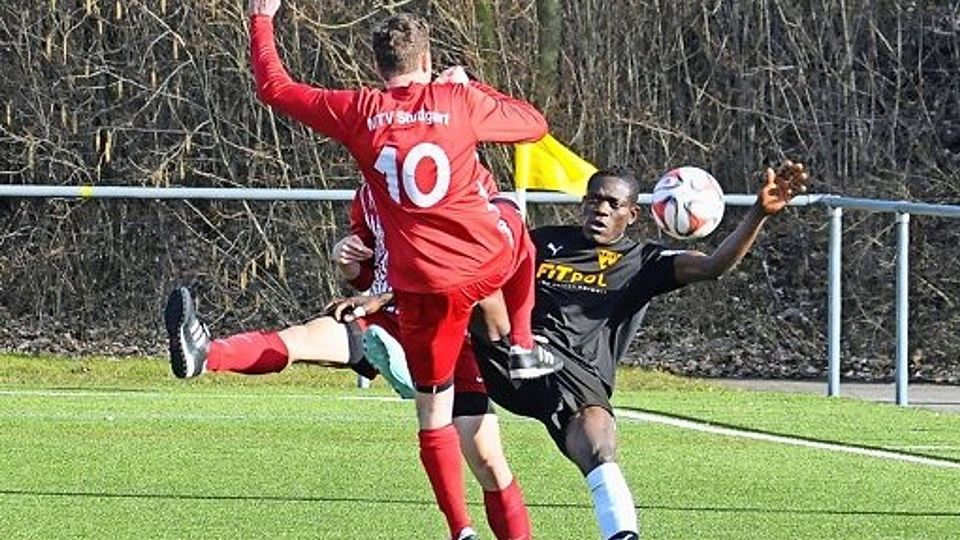 Georg Kum (rechts) lieferte in der Partie gegen den MTV die Vorlage zum Führungstreffer für den TSV Weilimdorf.