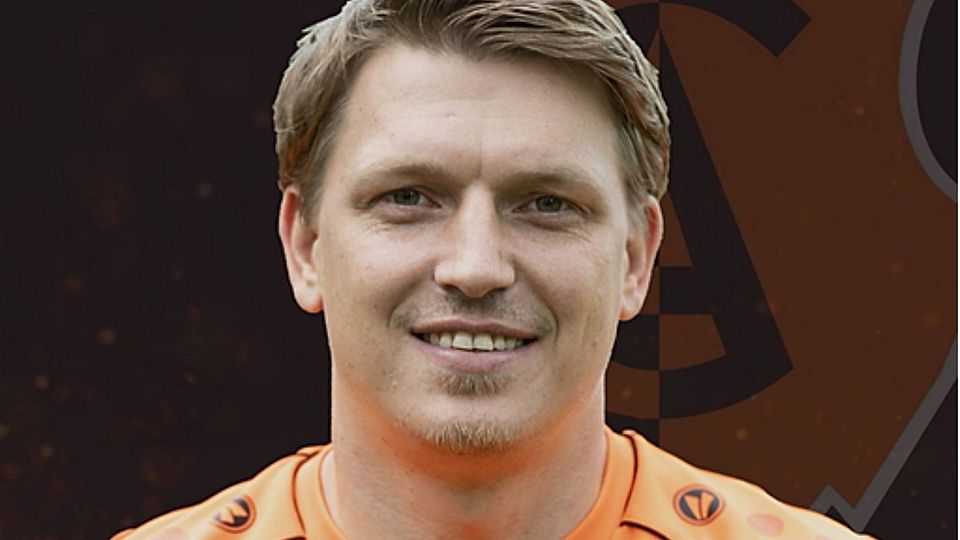 Marcel Lemmen bleibt Trainer bei Arminia Kapellen.