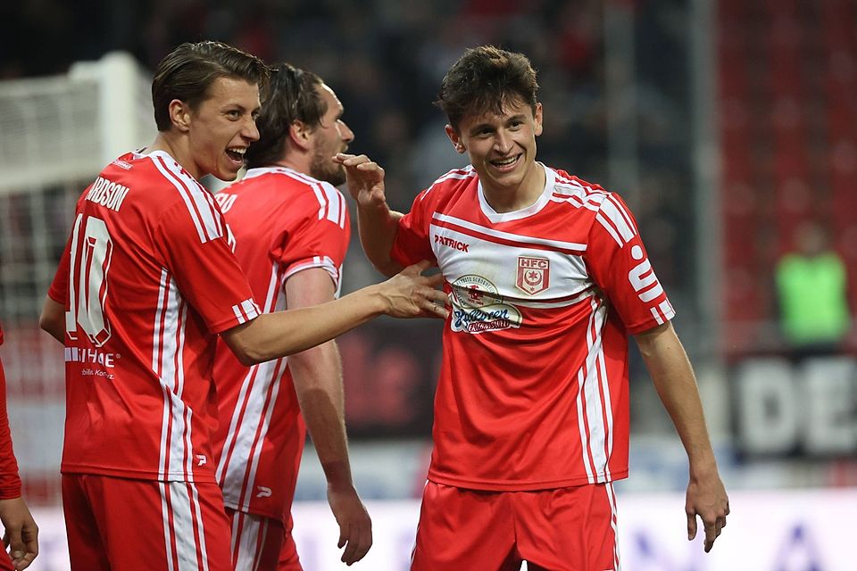 Lucas Halangk (r.) wechselt vom Halleschen FC in die Regionalliga West.