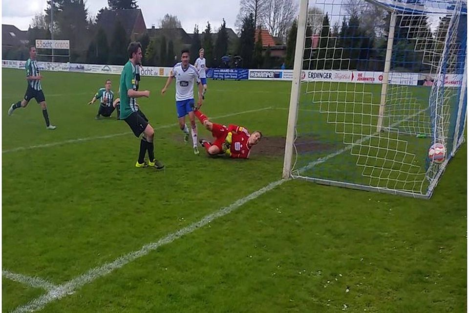 1:0 - Thomas Celik netzt ein zur Führung. Patrick Spilker kann nur noch hinterherschauen F: Rieling 1:0 - Thomas Celik netzt ein zur Führung. Patrick Spilker kann nur noch hinterherschauen F: Rieling