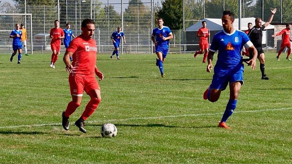 Im Viertelfinale des Bezirkspokals trifft der TSV Plattenhardt (rote Trikots) auf den SC Stammheim (blaue Trikots). Foto: SC Stammheim