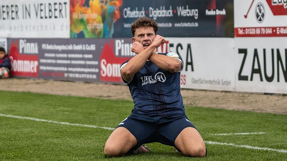 Siegerpose zum ersten Dreier der Saison für Velbert.