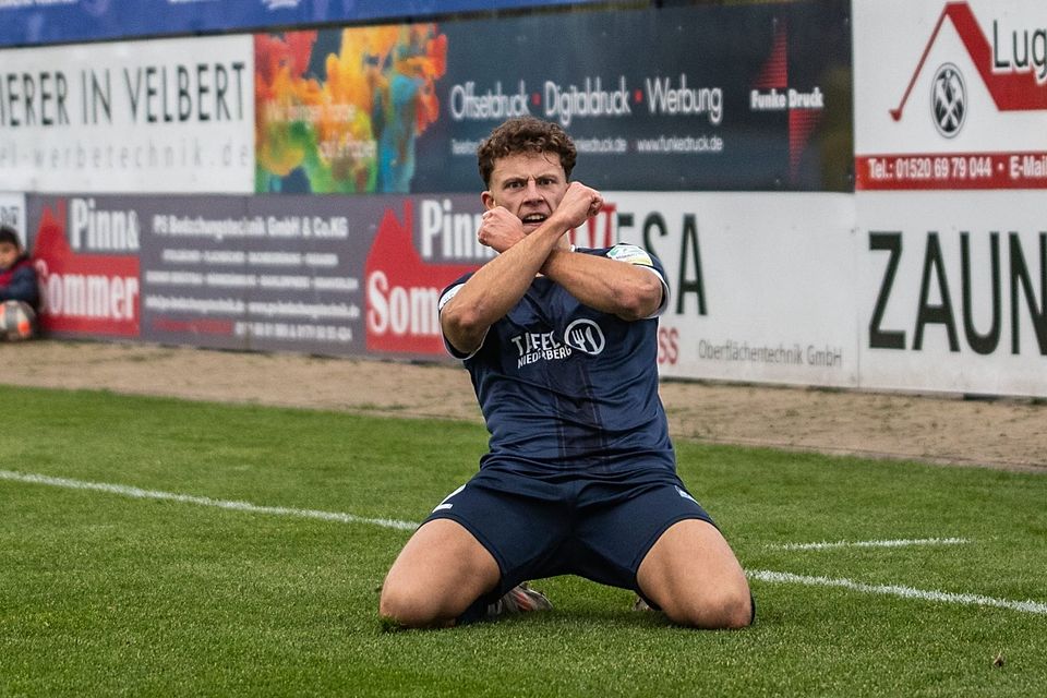 Siegerpose zum ersten Dreier der Saison für Velbert.