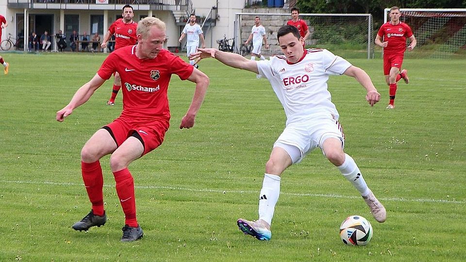 Der TSV Dietfurt (rechts) gewann auch das Heimspiel gegen Sinzing und darf weiter auf die Relegation hoffen.