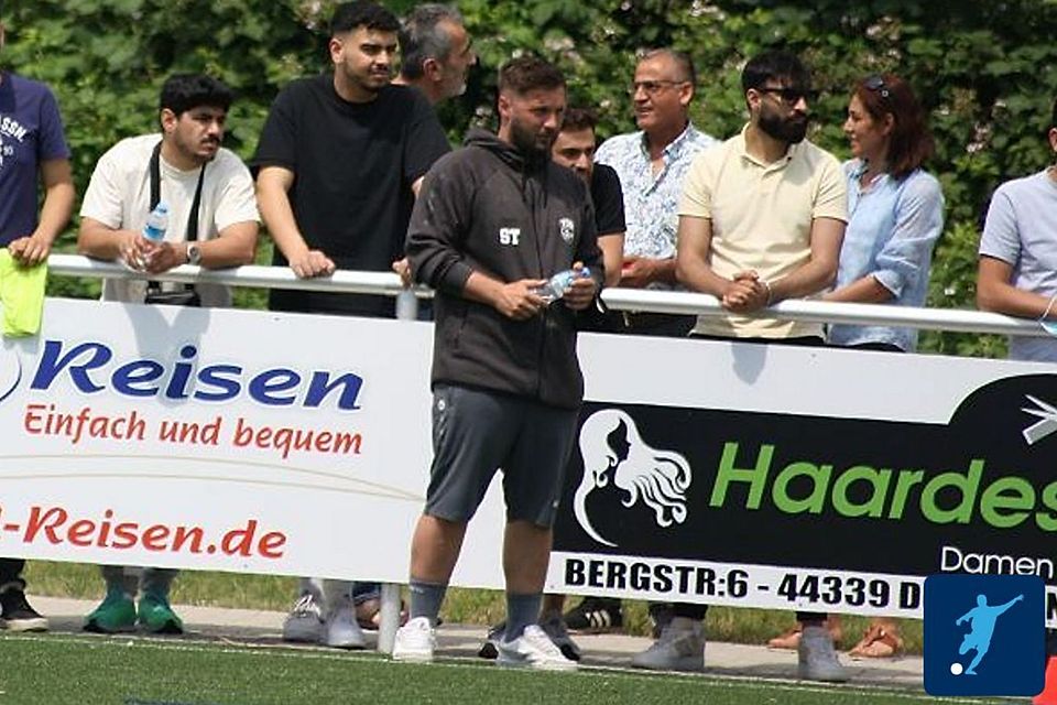 Sebastian Tyrala stand im Sommer noch bei Türkspor Dortmund an der Seitenlinie (Foto), bevor er im November zum Stadtrivalen wechselte.