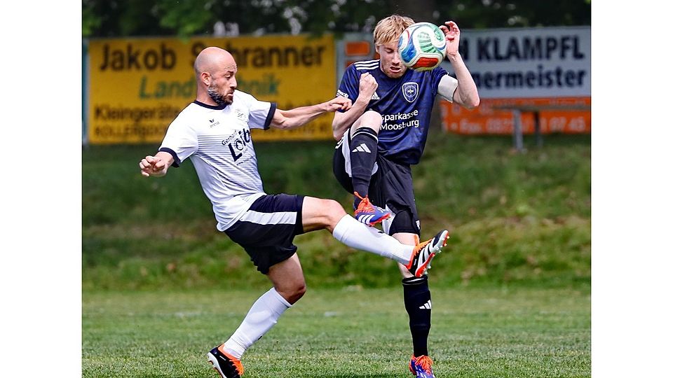 Abstiegskampf pur: Nandlstadts Felix Betz (l.) und Moosburgs Matthias Hilz schenkten sich nichts.