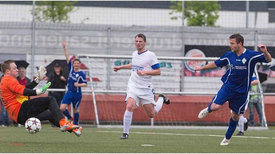 Durften in Halbzeit eins dreimal jubeln - die GFC Kicker (blaue Trikots, F: Adrian)