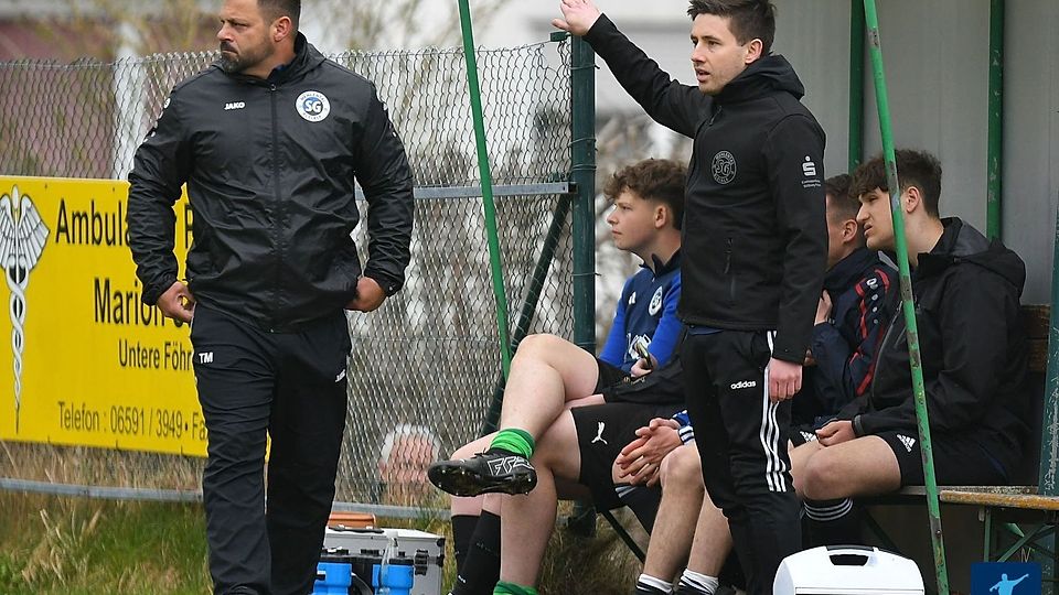 Deutliche Leistungssteigerung: Die von Pascal Krämer (vorne rechts) und Antonio Maci (links) trainierte SG Bleialf/Mehlental kam vier Tage nach dem 0:3 gegen die SG Schneifel II nun zu einem 1:1 gegen den selben Kontrahenten.