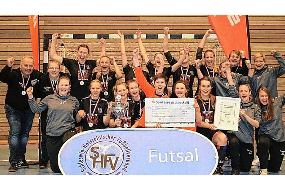 Der SV Henstedt-Ulzburg  gewann den Pokal und das Preisgeld in Höhe von 500 Euro durch einen 1:0-Sieg im Finale über Holstein Kiel. Foto: SHFV