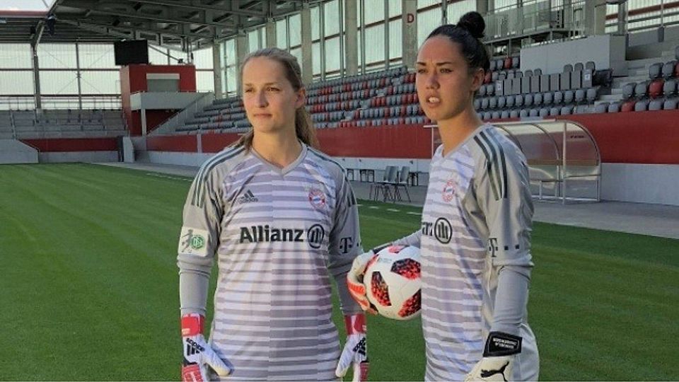 Zwei Kandidatinnen für die Nummer 1: Die noch verletzte Laura Benkarth (l.) und Manuela Zinsberger.  FC Bayern