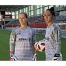 Zwei Kandidatinnen für die Nummer 1: Die noch verletzte Laura Benkarth (l.) und Manuela Zinsberger.  FC Bayern