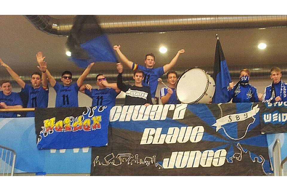 Mächtig Stimmung machten die vielen mitgereisten Fans der "schwarz-blauen Jungs", die begeistert waren über den tollen 7. Platz bei der Bayerischen Futsalmeisterschaft.