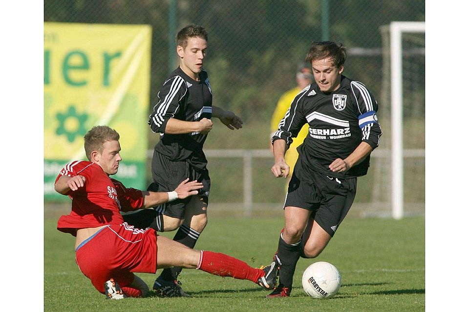 Kamil Niewiadomski (rechts) ist mit dem FC Hennef gegen Wesseling Favorit.  FOTO: WOLFGANG HENRY