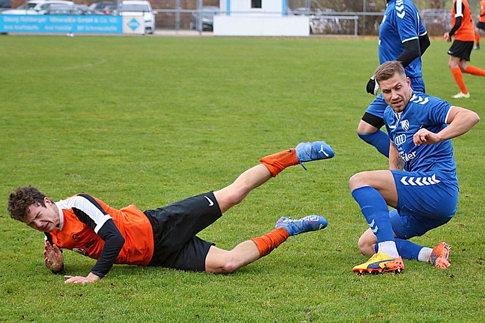 Spielertrainer Björn Wohlrab (rechts) hat beim SSV Alsmoos-Petersdorf bis 2023 verlängert.