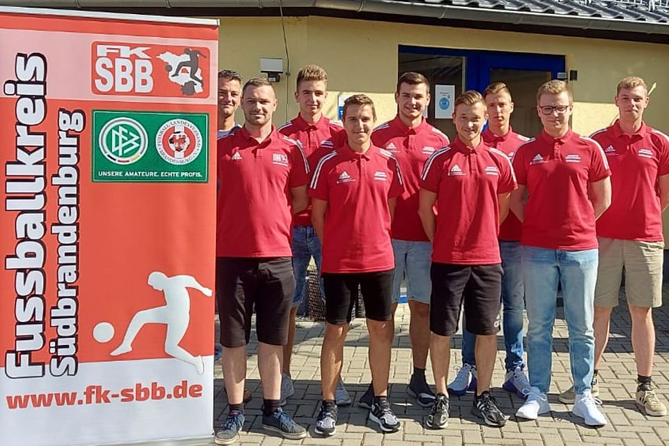 In Südbrandenburg wurden acht Schiedsrichter weitergebildet.