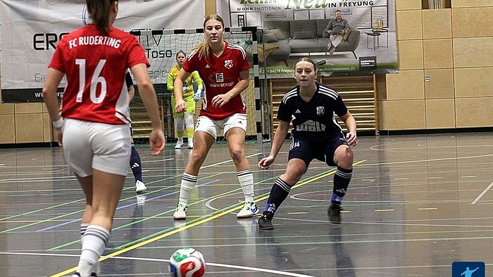 Vorrunde Gruppe 1: Die beiden Favoriten-Teams aus Ruderting und Kirchberg qualifizieren sich für die die Hauptrunde.