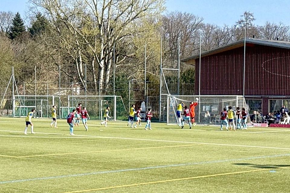 Höngg 2 überrascht Wädenswil und gewinnt 1:0.