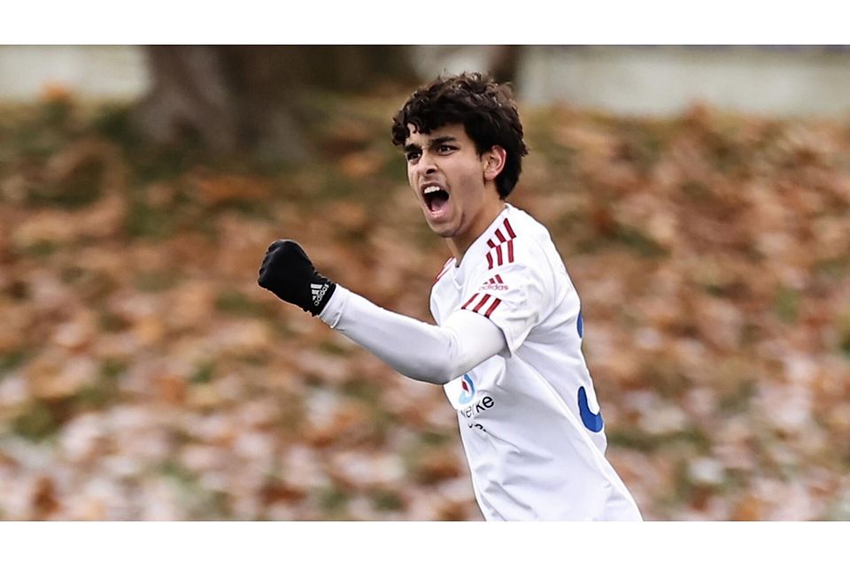 Der Stader Silas Lindenblatt eröffnet das Toreschießen gegen Tabellenschlusslicht Heidetal. Foto: Struwe