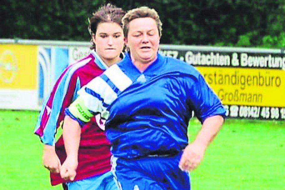 Wie kaum eine andere hat Irmi Öchsl vom SC Olching den Frauenfußball geprägt. 37 Jahre stand sie auf dem Platz.