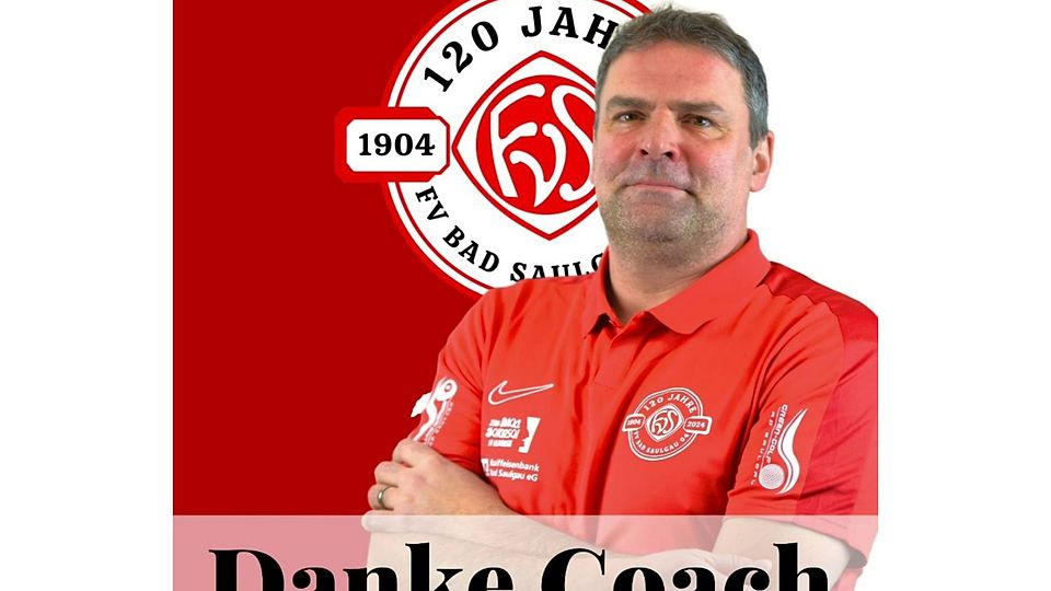 Sportdirektor Andreas Gronbrach bedankt sich bei Trainer Selim Uzunpolat 