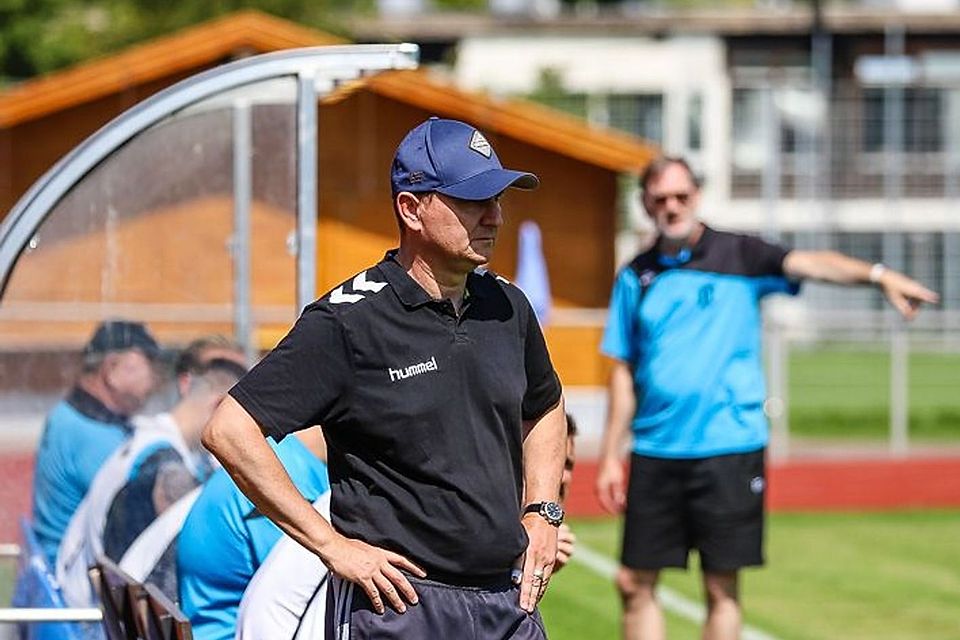 Musste Malcolm Olwa ersetzen: FCA-Coach Thomas Seethaler.