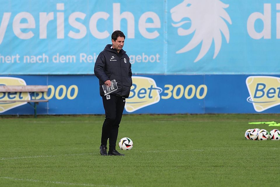 Einsamer Rufer: Hört die Mannschaft nicht auf den Löwen-Trainer? Argirios Giannikis steht nach verpatztem Saisonstart jedenfalls massiv unter Druck.