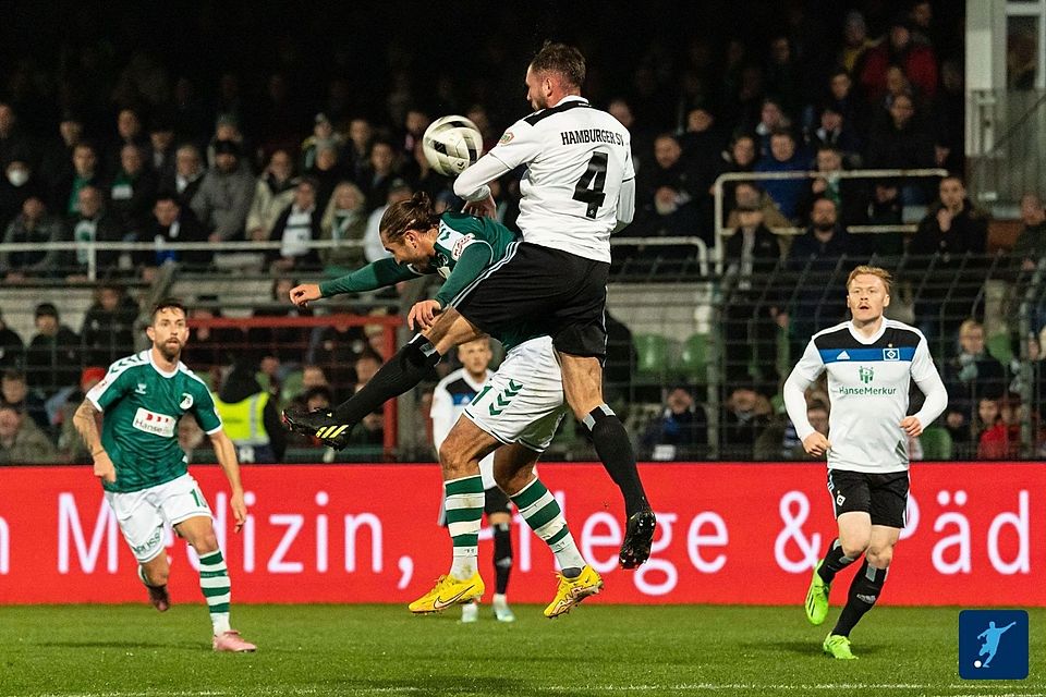 Eine harte Partie, mit dem besseren Ende für den VfB Lübeck (in grün).