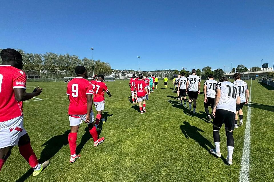 YF (in schwarz-weiss) liess sich auch von Dietikon nicht stoppen.