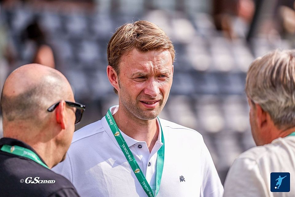 Simon Rolfes ist enttäuscht von der Politik. Simon Rolfes ist enttäuscht von der Politik.