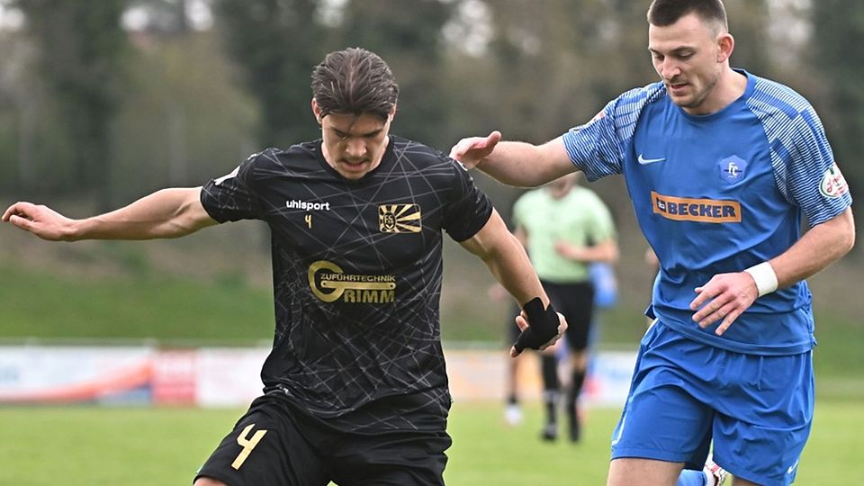 Sandro Rautenberg (rechts), hier im Ligaspiel gegen Villingen im März, droht am Dienstag auszufallen.