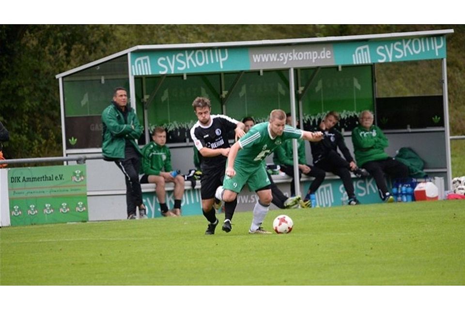Die DJK Ammerthal (in Grün) – hier gegen den SC Eltersdorf – ist beim FSV Erlangen-Bruck zu Gast.  Foto: Brückmann