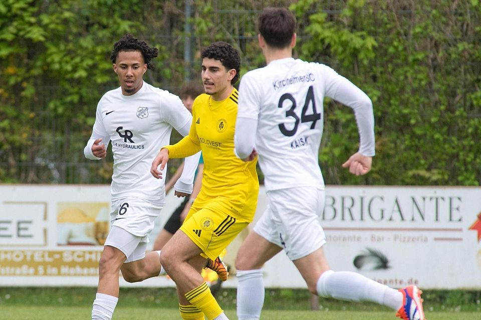 sv pullach, gelb, gegen kirchheimer sc, 26.04.2025, fußball noah kotb, gelb