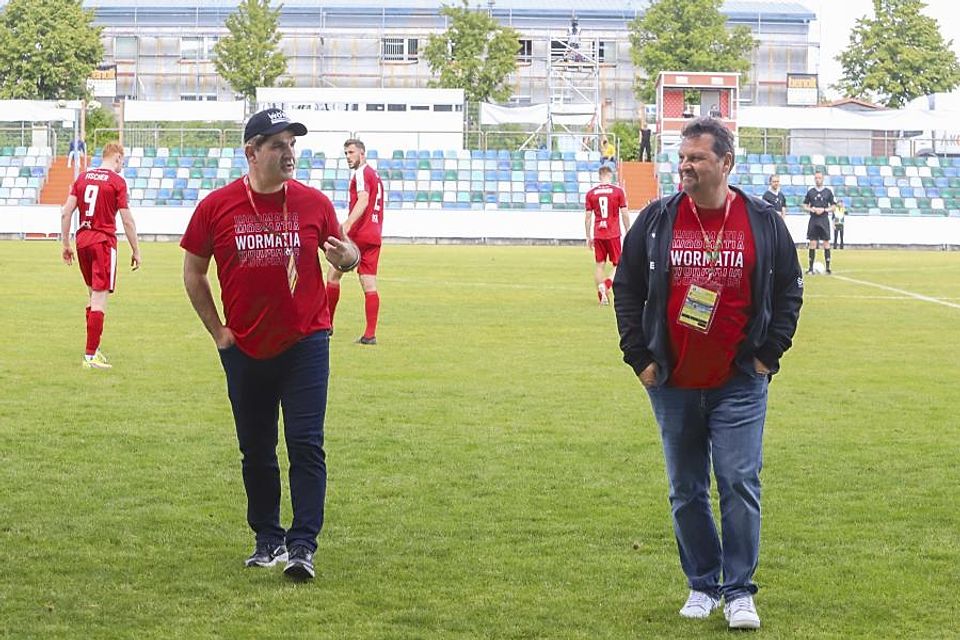 Abgesprungen: Wormatia-Sporvorstand Ibrahim Kurt (links) tut es dem ehemaligen Sportlichen Leiter Norbert Hess (rechts) gleich und verlässt die Wormser auf eigenen Wunsch.