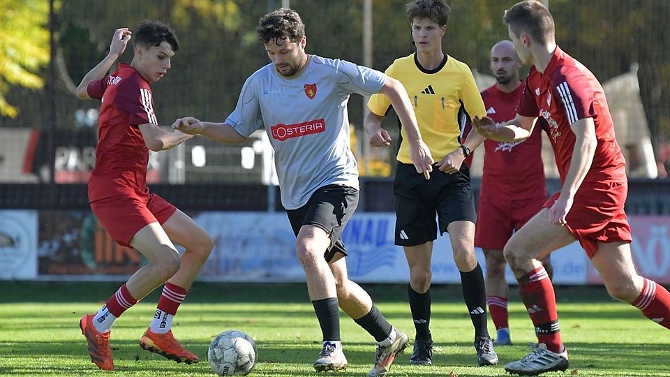 Der Freie TuS (in grau) und Wörth teilten sich die Punkte.