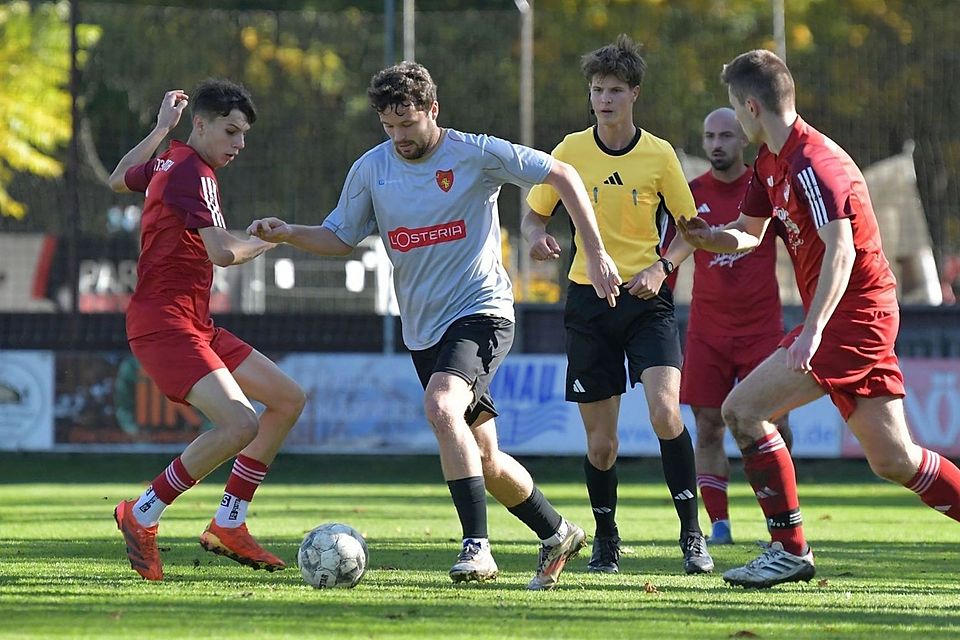 Der Freie TuS (in grau) und Wörth teilten sich die Punkte.