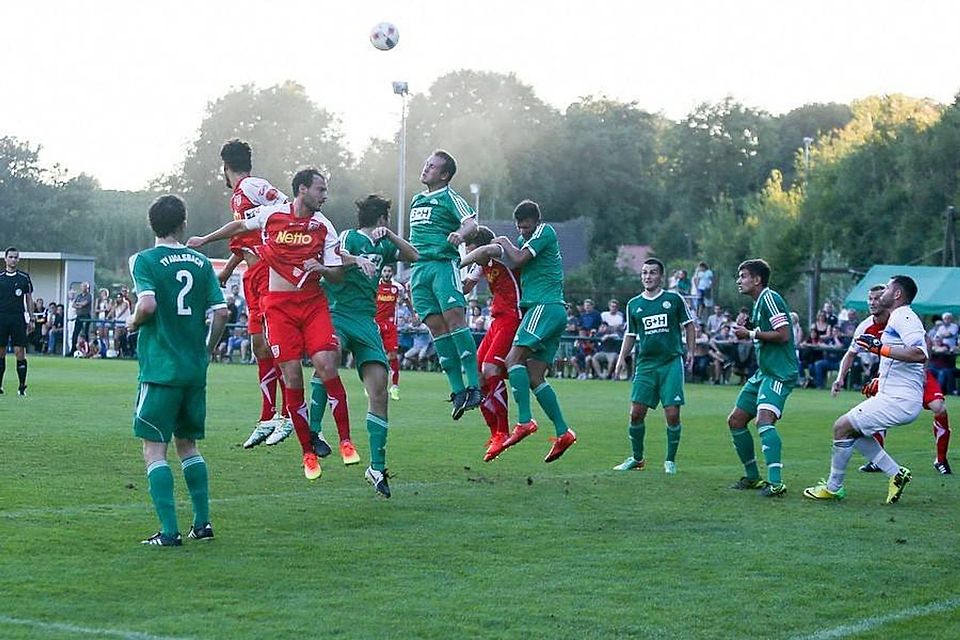 Der Totopokal-Sieg gegen den SSV Jahn Regensburg im August 2016 war für den TV Aiglsbach ein Jahrhundertspiel 