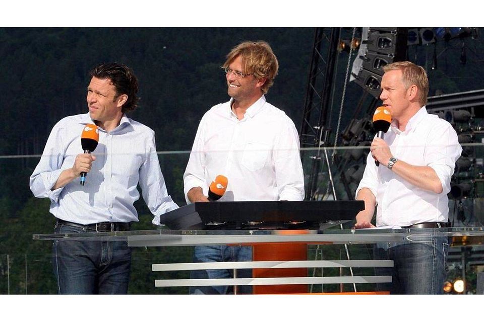 Ein ausgezeichnetes Analyse-Trio, damals noch jünger (v.l.): Urs Meier, Jürgen Klopp und Johannes B. Kerner während der WM 2006. (Foto: SZ-Archiv)