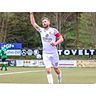 Freude über den ersten Saisonsieg des VfL Biedenkopf: Dennis Rakowski markiert das 2:0 beim klaren Auswärtserfolg der Hinterländer beim SC Waldgirmes U23. (Archivbild) © Lars Hinter