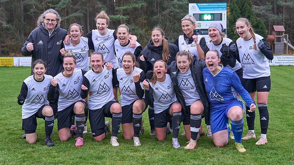Großer Jubel der Erleichterung beim SVL nach dem verdienten Erfolg gegen die Aufsteigerinnen aus Plankenfels