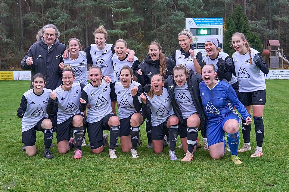 Großer Jubel der Erleichterung beim SVL nach dem verdienten Erfolg gegen die Aufsteigerinnen aus Plankenfels
