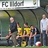 Gehen aus finanziellen Gründen ab sofort getrennte Wege: A-Klassist FC Illdorf und der bisherige Cheftrainer Sepp Meier (vorne).