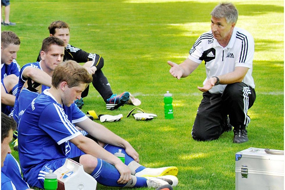 Trainer Gerhard Grünwied (rechts) führte die SG Ingstetten/Schießen vergangene Saison zum Aufstieg. Jetzt soll der frühere Coach des TSV Langenhaslach den SV Waldstetten zum Klassenerhalt führen. 	F.: Roland Furthmair