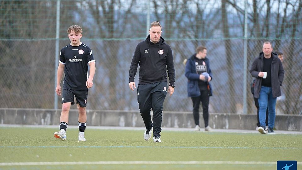 Christoph Exl (zweiter von links) soll die SG Thyrnau / Kellberg vor dem Gang in die Kreisklasse bewahren 