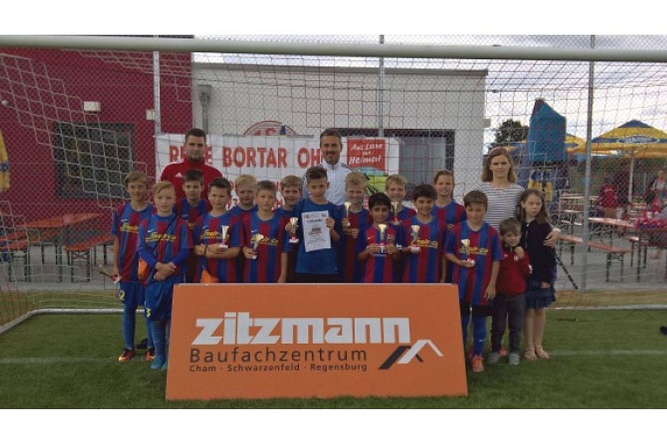 Der SV Burgweinting siegte im E1 Turnier des Zitzmann-Kids-Cups.