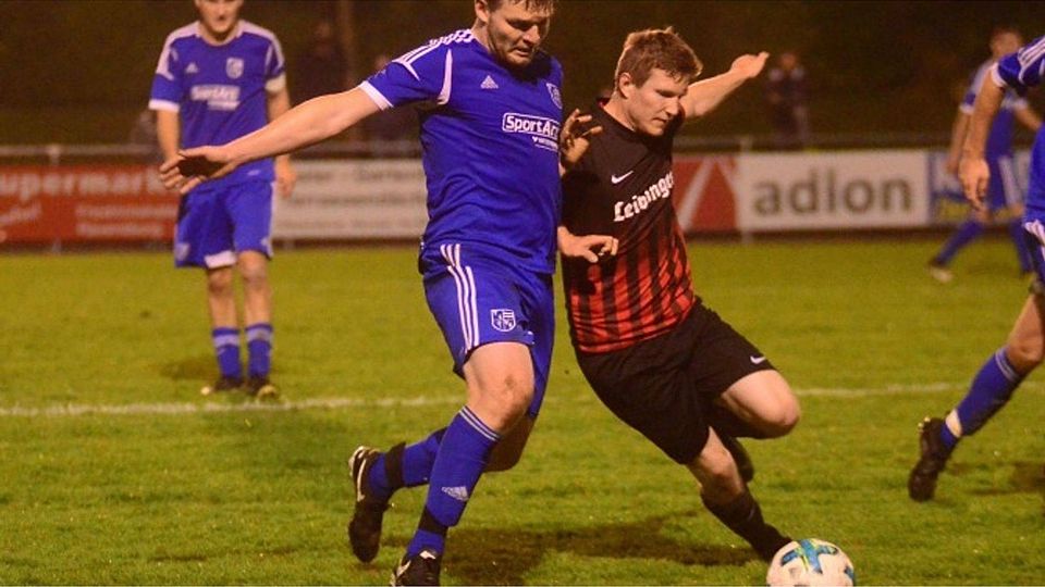 Ralf Krich (rechts) und der SV Oberzell mussten sich im Heimspiel dem TSV Eschach (Benedikt Böning) mit 1:4 geschlagen geben. Christian Metz