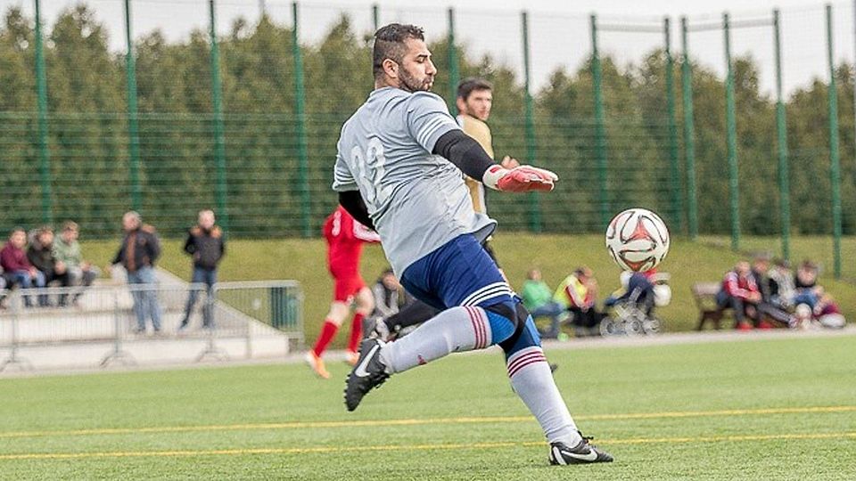 Bayar Yusuf von Borntal Erfurt verstärkt das Tor bei GW 90 Erfurt.
