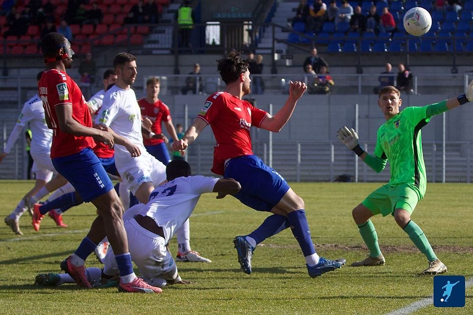 KFC Uerdingen und 1. FC Düren gingen in der Regionalliga West zuletzt in die Insolvenz. KFC Uerdingen und 1. FC Düren gingen in der Regionalliga West zuletzt in die Insolvenz.