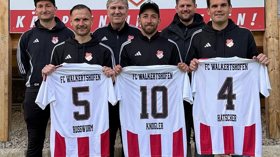 Die FCW-Verantwortlichen (hinten von links nach rechts) Christopher Heider, Michael Reitmeier und Vorstand Michael Kellerer verabschieden (vorne von links nach rechts)Thomas Rußwurm, Daniel Knogler  und Michael Hätscher