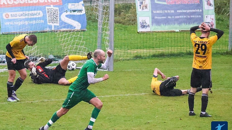 Der Ball ist im Kammlacher Netz, Marco Rauh (vorne) jubelt. Kurz vor Schluss gelang dem TV Bad Grönenbach der 2:1-Siegtreffer.